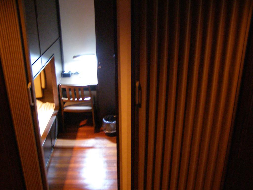 Resort Capsule Sakuragicho Yokohama  Eksteriør billede